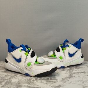 Nike Team Hustle D11 GS 'Green Strike Racer Blue' basketball shoe Size 4Y